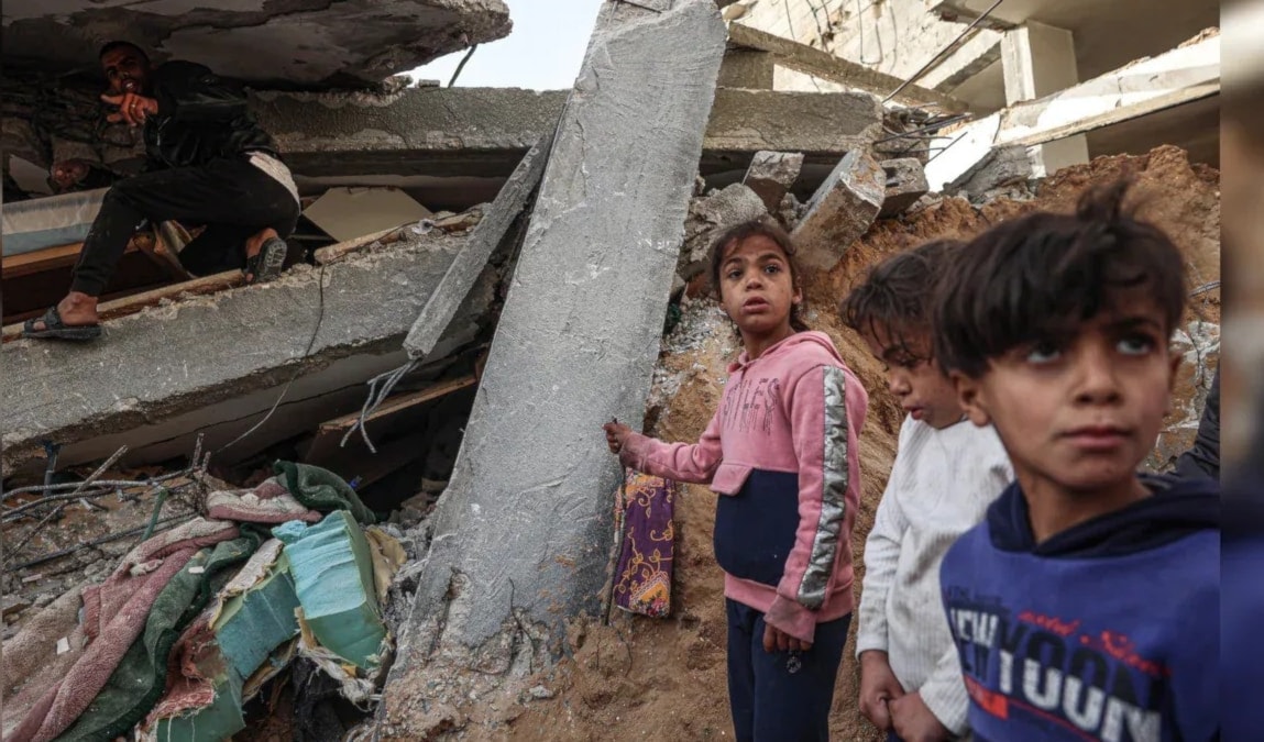 «الأونروا»: أكثر من 50 ألف طفل في غزة قُتلوا أو جرحوا منذ السابع من تشرين الأول 2023 (أ ف ب)