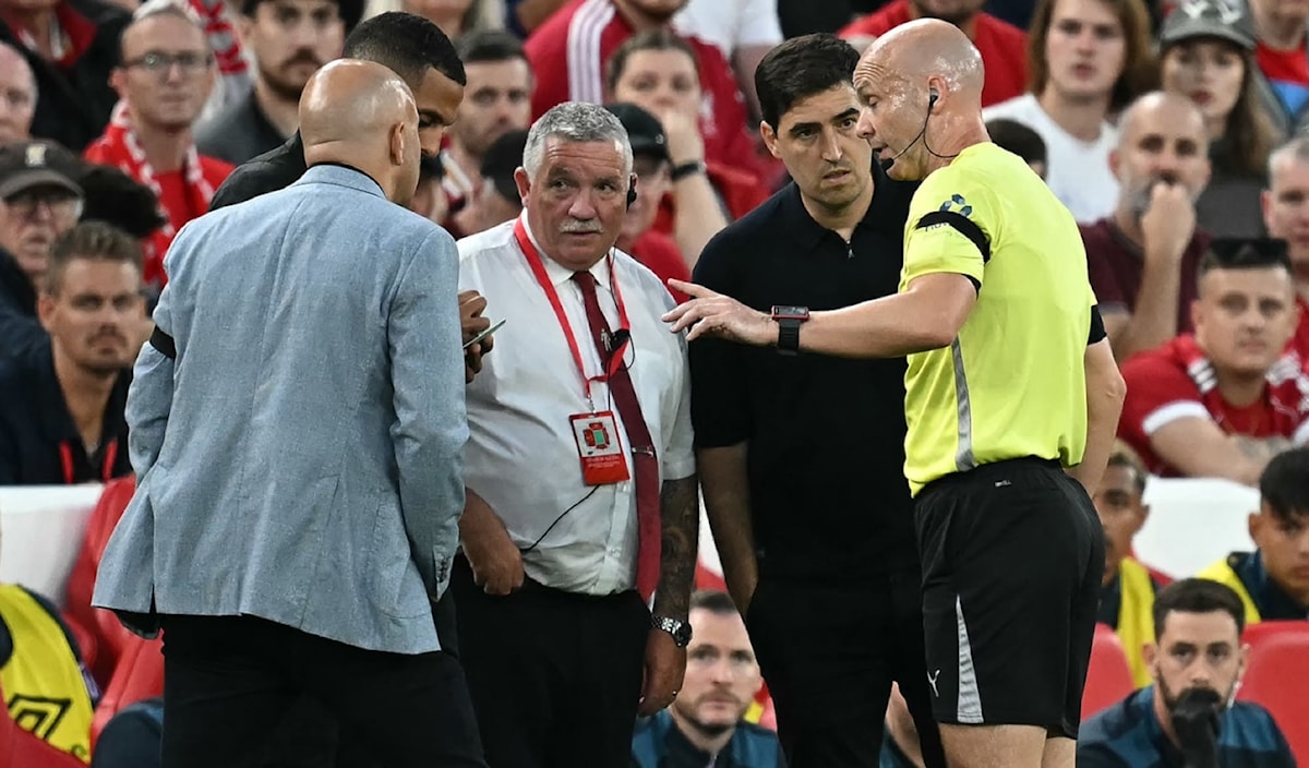 توقفت مباراة ليفربول وبورنموث (4-2) في الدقيقة الـ29 بعدما أبلغ سيمينيو الحكم عن إهانات عنصرية قادمة من المدرجات (أ ف ب)