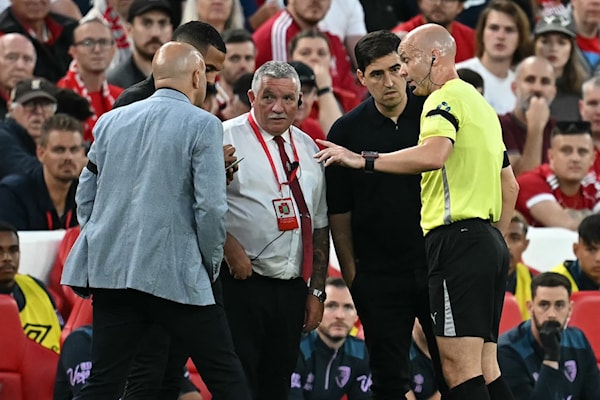توقفت مباراة ليفربول وبورنموث (4-2) في الدقيقة الـ29 بعدما أبلغ سيمينيو الحكم عن إهانات عنصرية قادمة من المدرجات (أ ف ب)