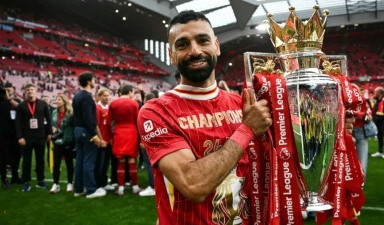 أحرزَ المصري 29 هدفاً مع 18 تمريرة حاسمة ليقود «الريدز» إلى الفوز بلقبه التاسع عشر في الدوري الممتاز ومعادلة الرقم القياسي.