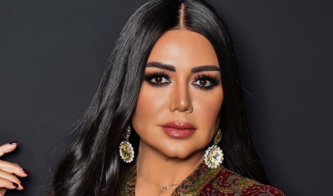 تجسد رانيا يوسف دور مالكة شركة تكنولوجيا.