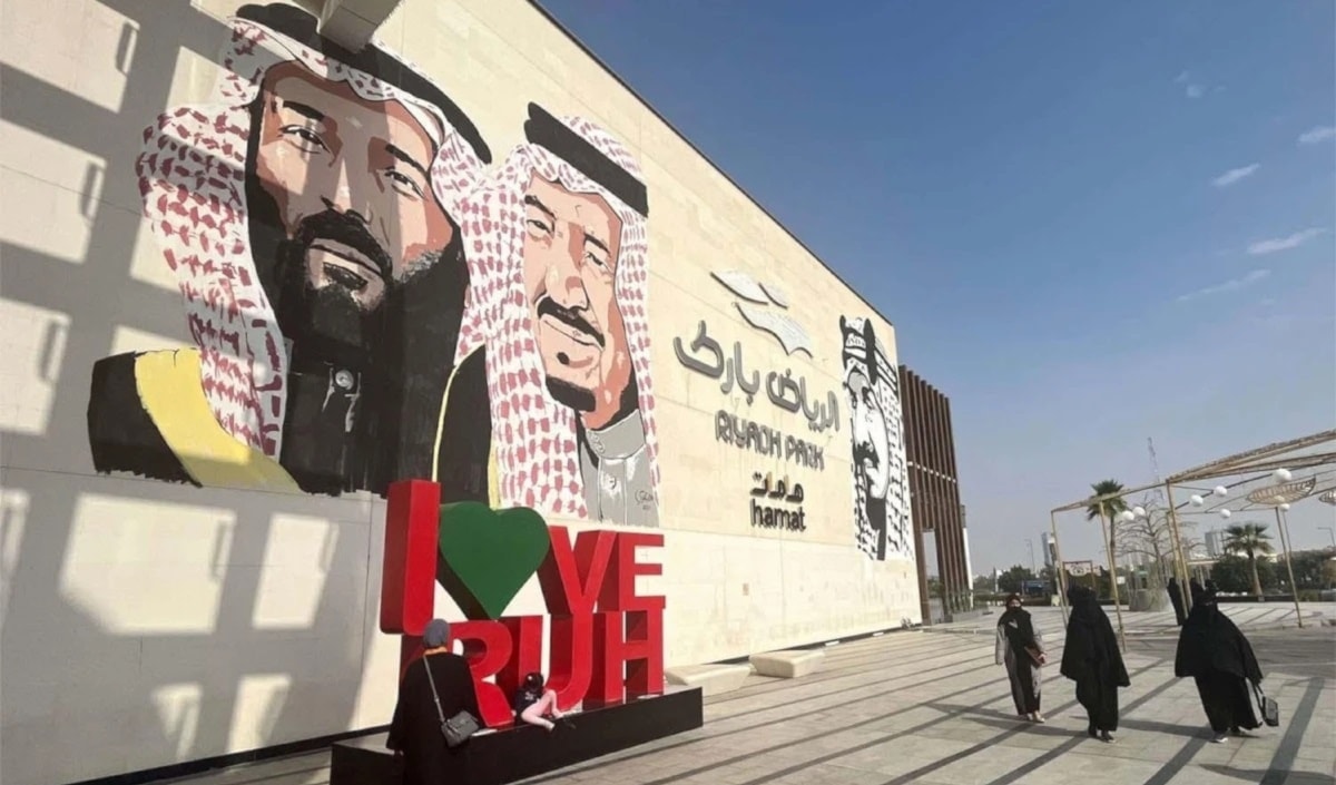 تمتنع المملكة عن تخصيص جزء بسيط من أموالها لتحسين ظروف ملايين العمال (أ ف ب)