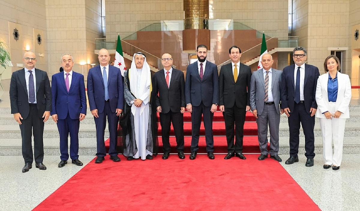 التحول من عقلية «الفصائل» إلى عقلية «الدولة»  يبدأ ربما بالانتقال من منطق السوشال ميديا إلى الصحافة المحترفة
