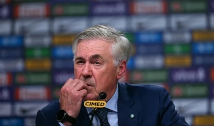 في مباراتَيه الأوليين بقيادة أنشيلوتي، تعادلَ المنتخب البرازيلي مع نظيره الإكوادوري 0-0 ثم فاز على الباراغواي 1-0.