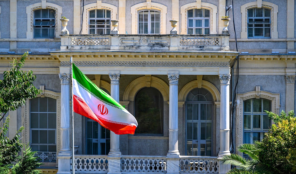 أكدت طهران أنها ستدافع عن حقوقها ومصالحها الوطنية (أ ف ب)