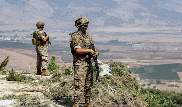 أكدت المصادر أن القيادة العسكرية حريصة على منع أي انقسام داخل المؤسسة (أ ف ب)