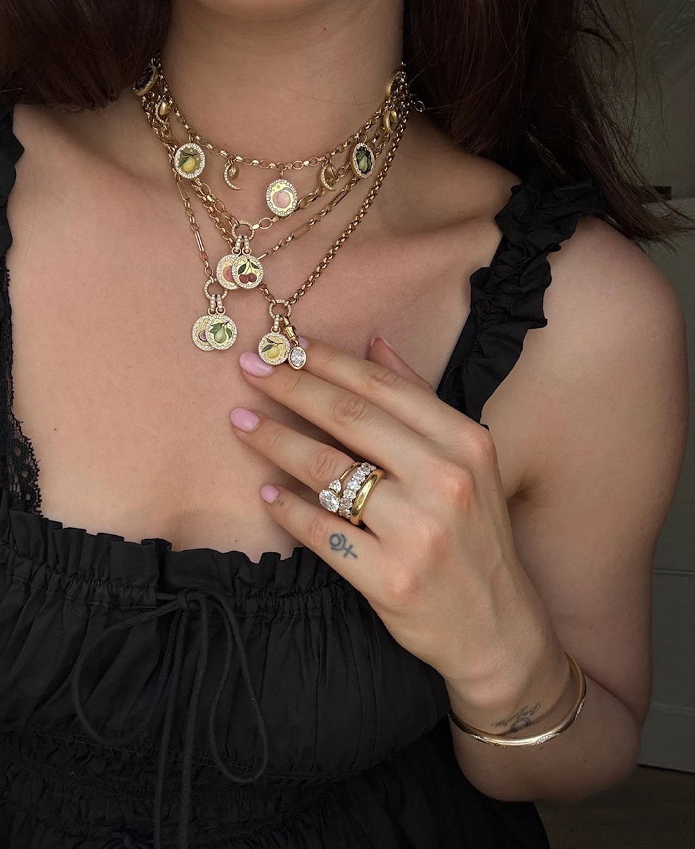 مجوهرات CC Jewellery ذات شعارات ورموز