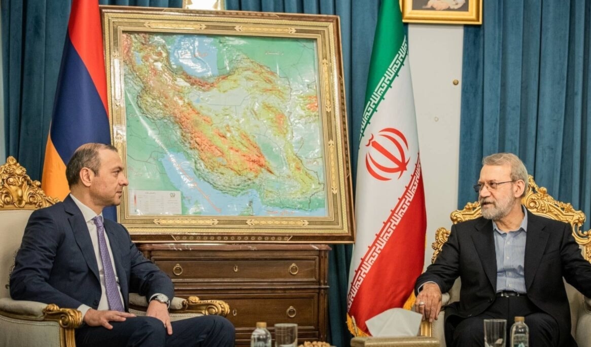 أعرب لاريجاني عن ارتياح طهران لمستوى العلاقات مع يريفان (من الويب)