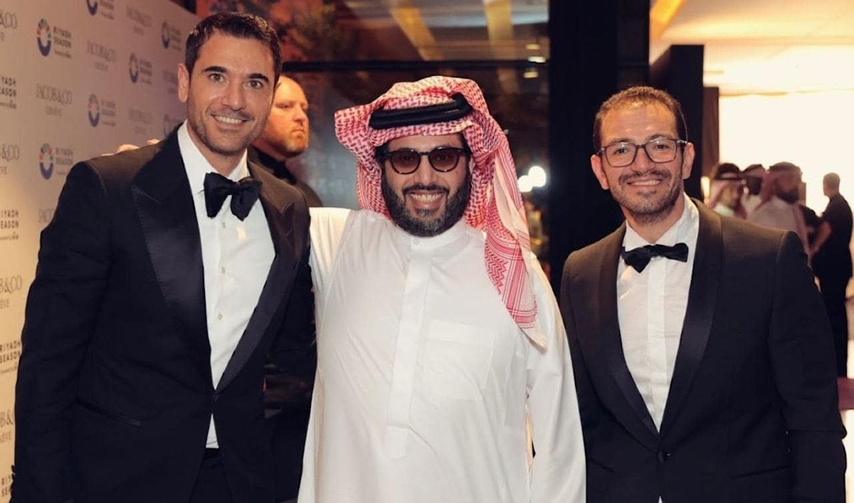 توقف تركي آل الشيخ عن نشر صوره المعتادة مع النجوم المصريين.
