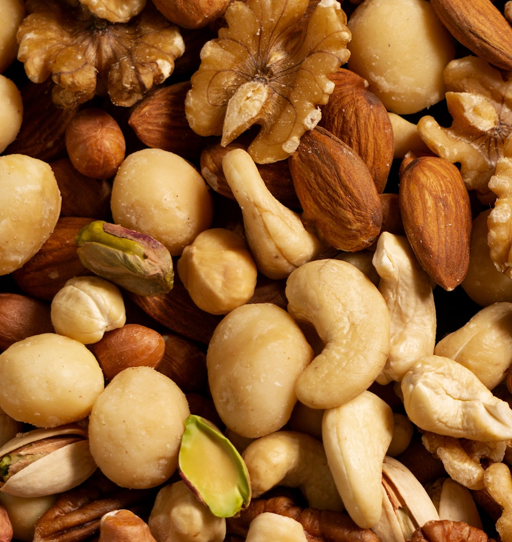يحصل معظم الناس على الماغنيسيوم من المكسرات والبذور.