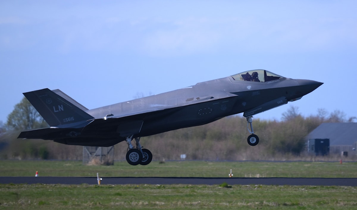حكومة بيدرو سانشيز أرجأت خطط شراء طائرات «F-35» (أ ف ب)
