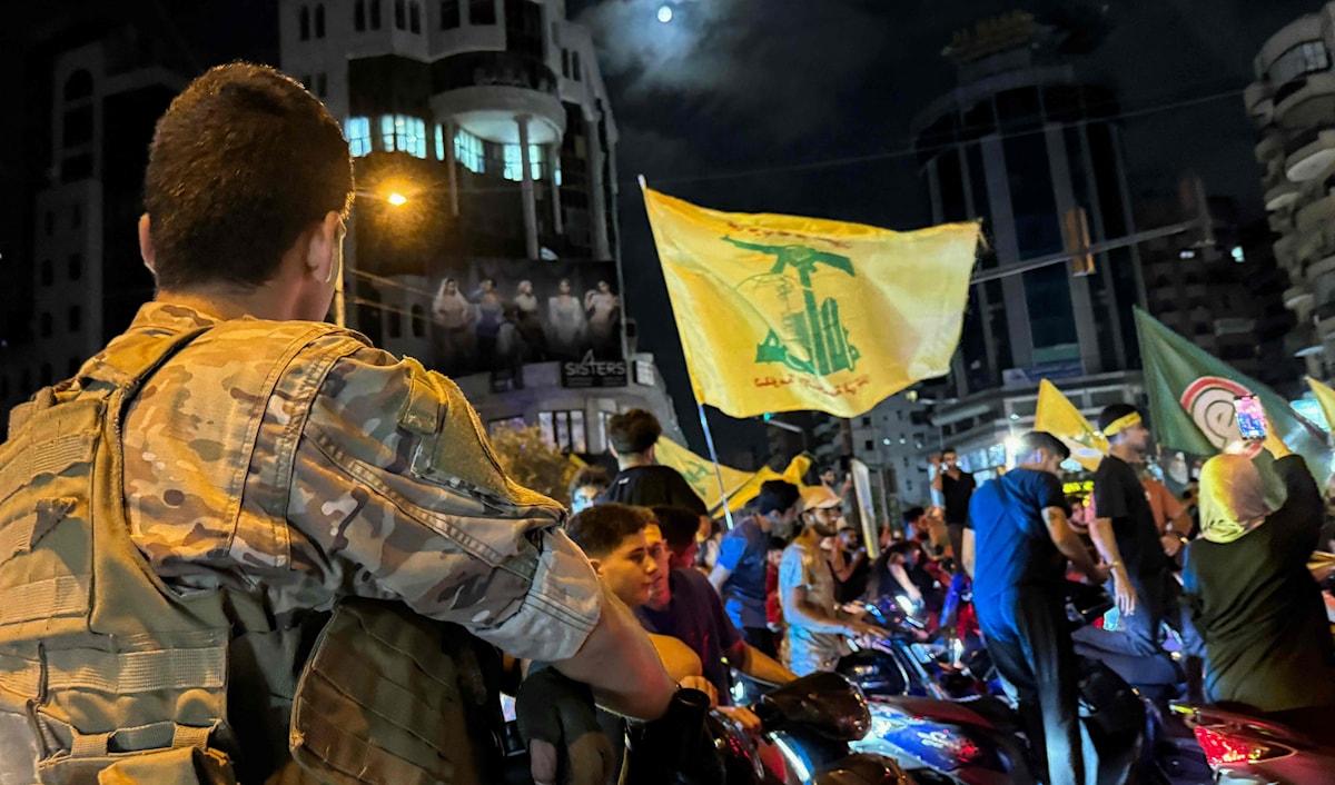 مسيرات في الجنوب والبقاع احتجاجاً على قرار الحكومة (أ ف ب)