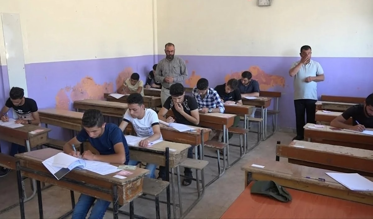 إعلان نتائج «الشهادات المدرسية» للمرحلتين الإعدادية والثانوية، في طقس اعتاد عليه السوريون