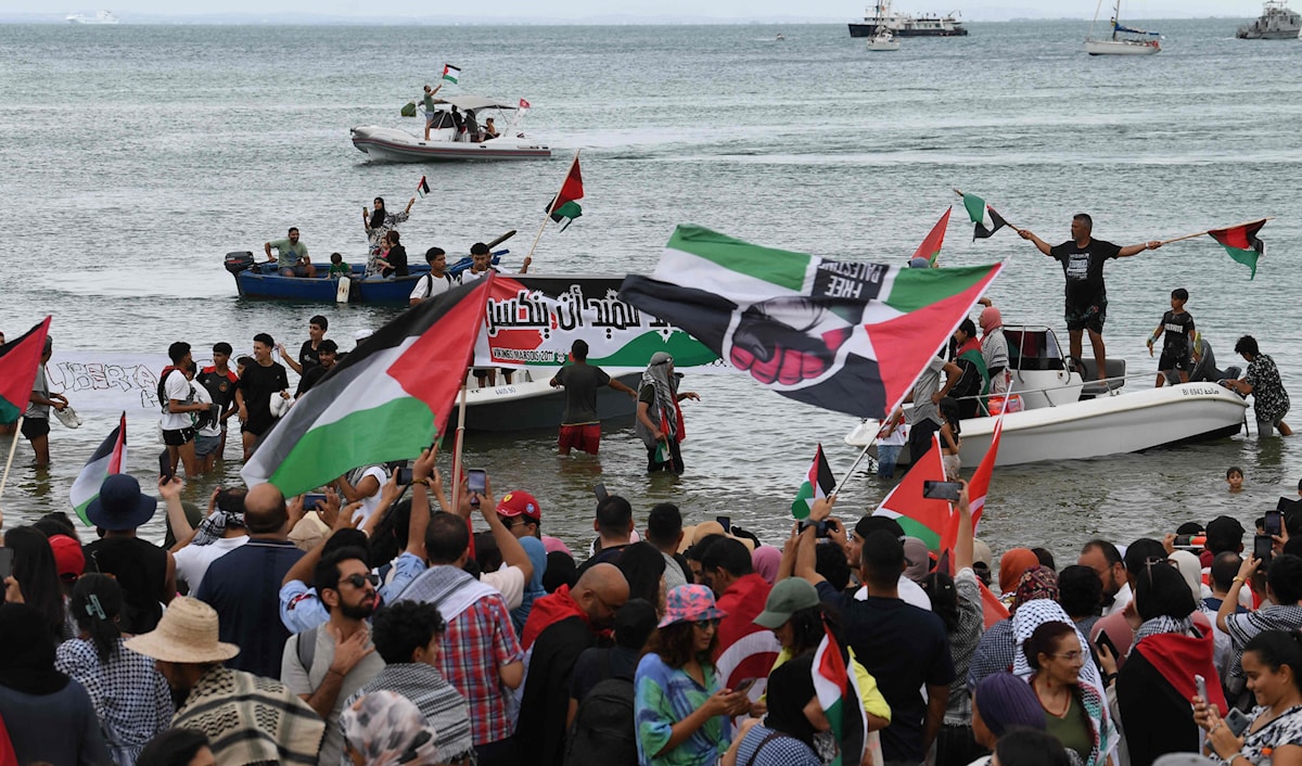 أكّد العديد من الناشطين أن التهويل الإسرائيلي لا يُقارن بالمجازر التي يرتكبها الاحتلال بحق أهالي غزة (أ ف ب)