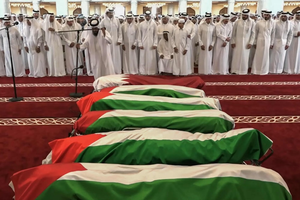شييع شهداء العدوان الإسرائيلي على الدوحة (أ ف ب)