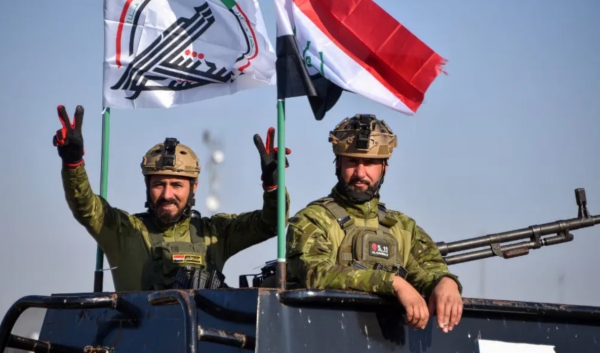 يرى منتقدو «الحشد» أن استمرار وجوده خارج آليات الرقابة يفتح الباب أمام «دولة موازية» (أ ف ب)