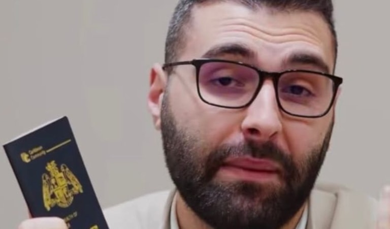 علّق ناشطون غزيون على الإعلان بأنه «مهزلة»،