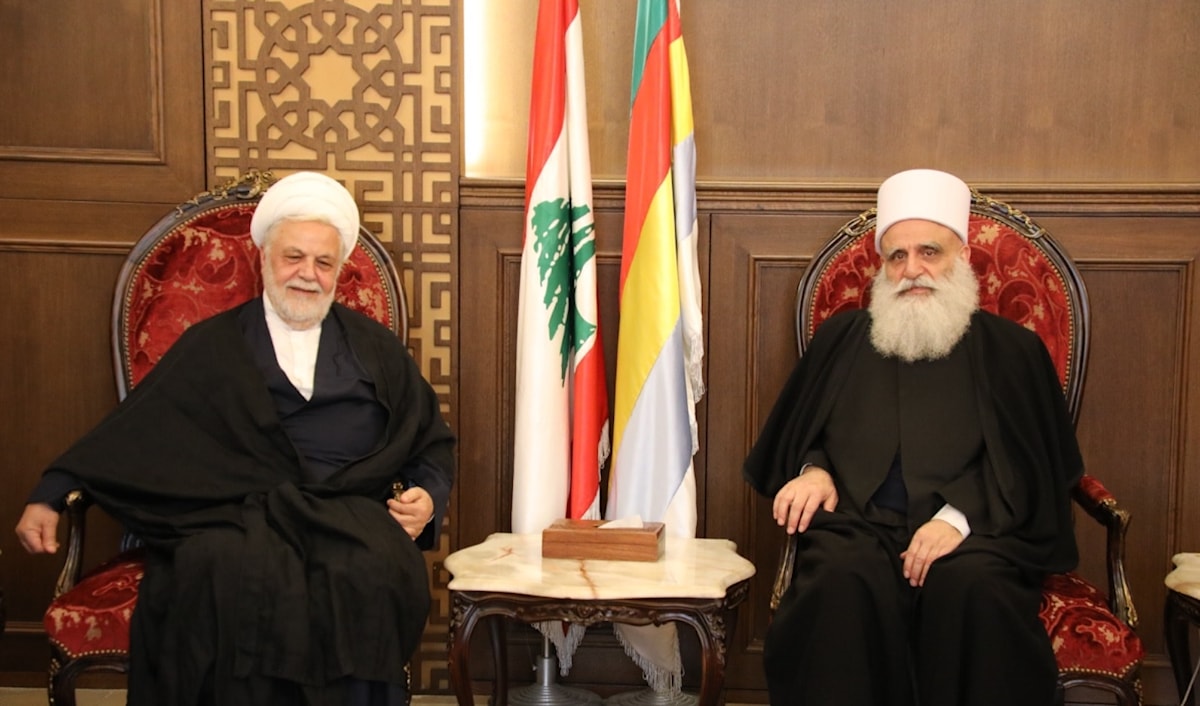 زار وفد من حزب الله شيخ عقل طائفة الموحدين الدروز (من الويب)
