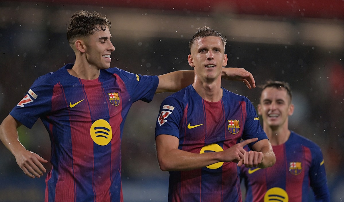 لعب فريق المدرّب الألماني هانزي فليك خارج أرضه خلال المراحل الثلاث الأولى من دوري هذا الموسم (أ ف ب)