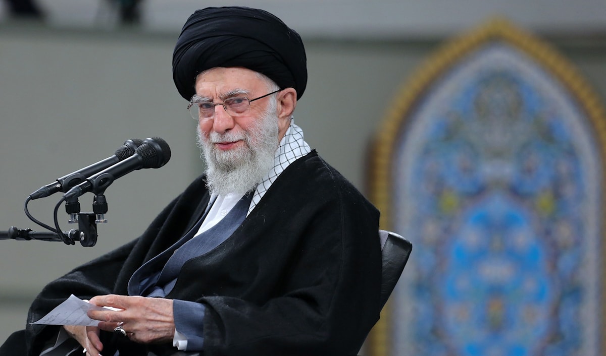 الخامنئي يؤكد رفض إيران وقف التخصيب (من الويب)