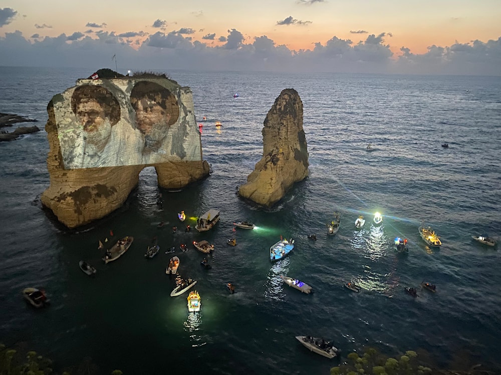إضاءة صخرة الروشة بصورة الأمينين العامين لحزب الله (مروان بو حيدر)