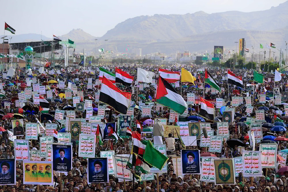 أكد الحوثي أن «حزب الله ليس وحيداً، ولن يُترك وحيداً» (أ ف ب)