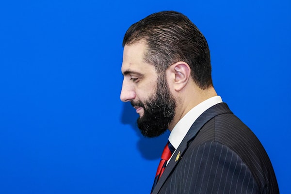 الشرع يعتبر أن الثبات في دمشق والحصول على الدعم الدولي وحتى العربي لا يتمّ إلّا باقتناع  إسرائيل بجدوى بقائه (أ ف ب)