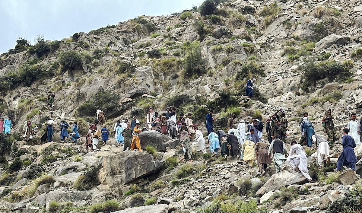 بدأت باكستان نهاية عام 2023 بترحيل الأفغان من أراضيها (أ ف ب)