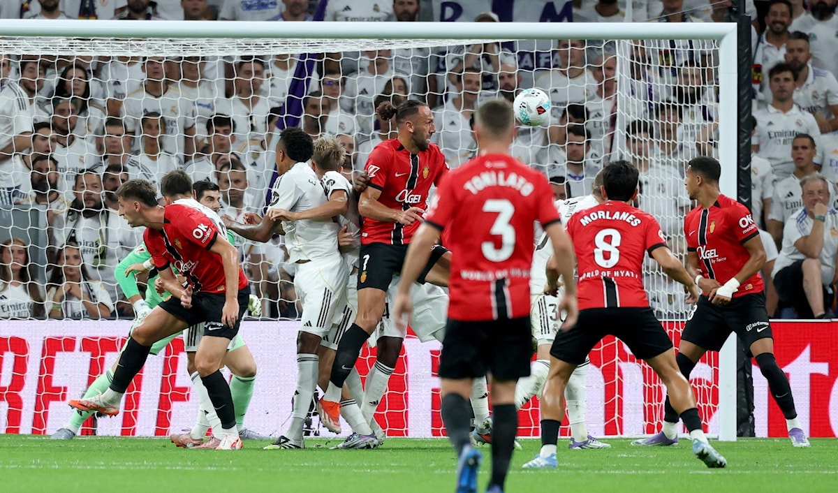 أشار رودريغيس إلى أنه شعر أنه كان ينبغي إشراكه في المباراة أمام ريال مدريد قبل الوافد الجديد يان فيرجيلي (أ ف ب)