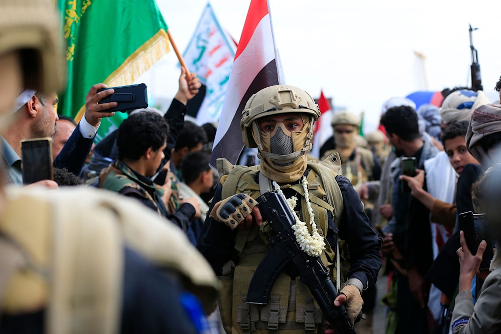 يتجاوز الانضباط الجانب التنظيمي ليصبح طقساً جماعياً يولّد شعوراً بالتكليف والانتماء (أ ف ب)