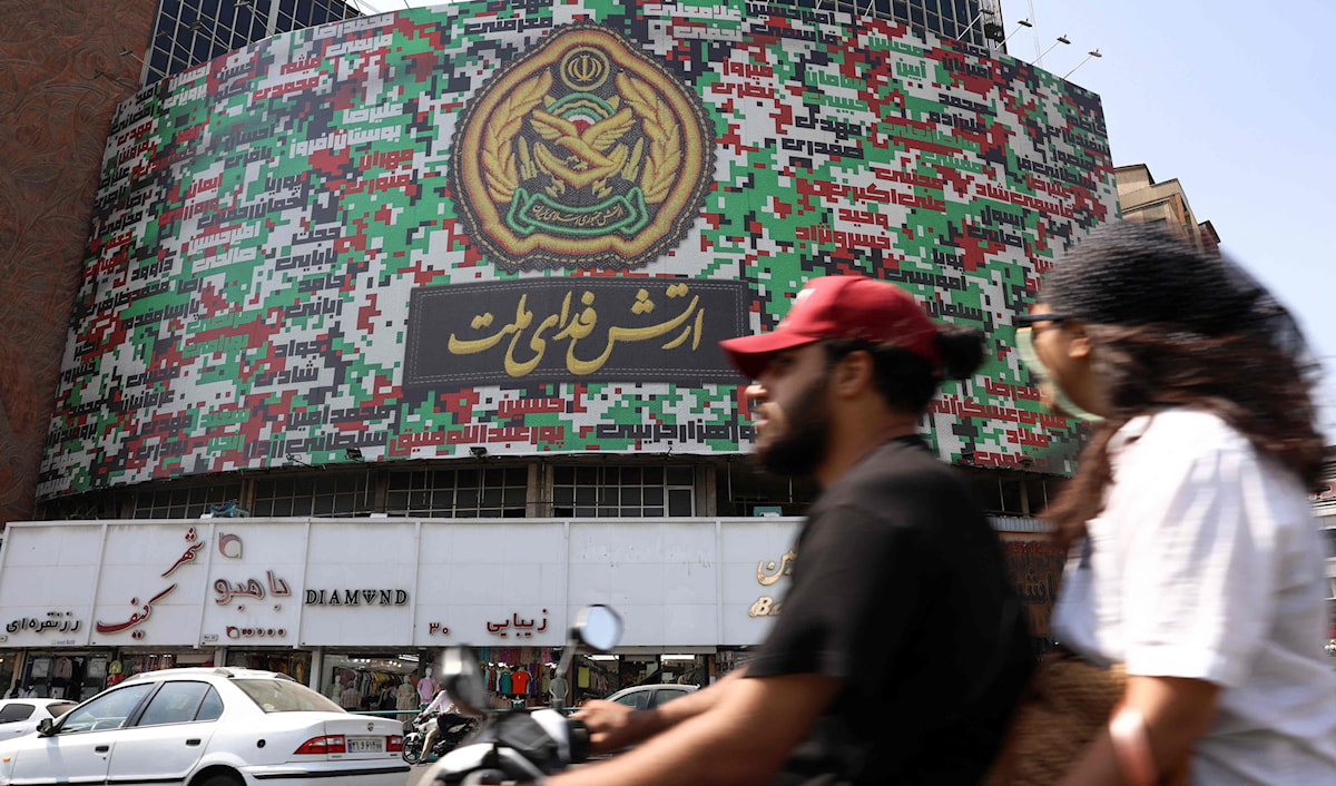 تعوّل طهران على المقاومة الفنية والخبرة الاقتصادية لمواجهة العقوبات (أ ف ب)