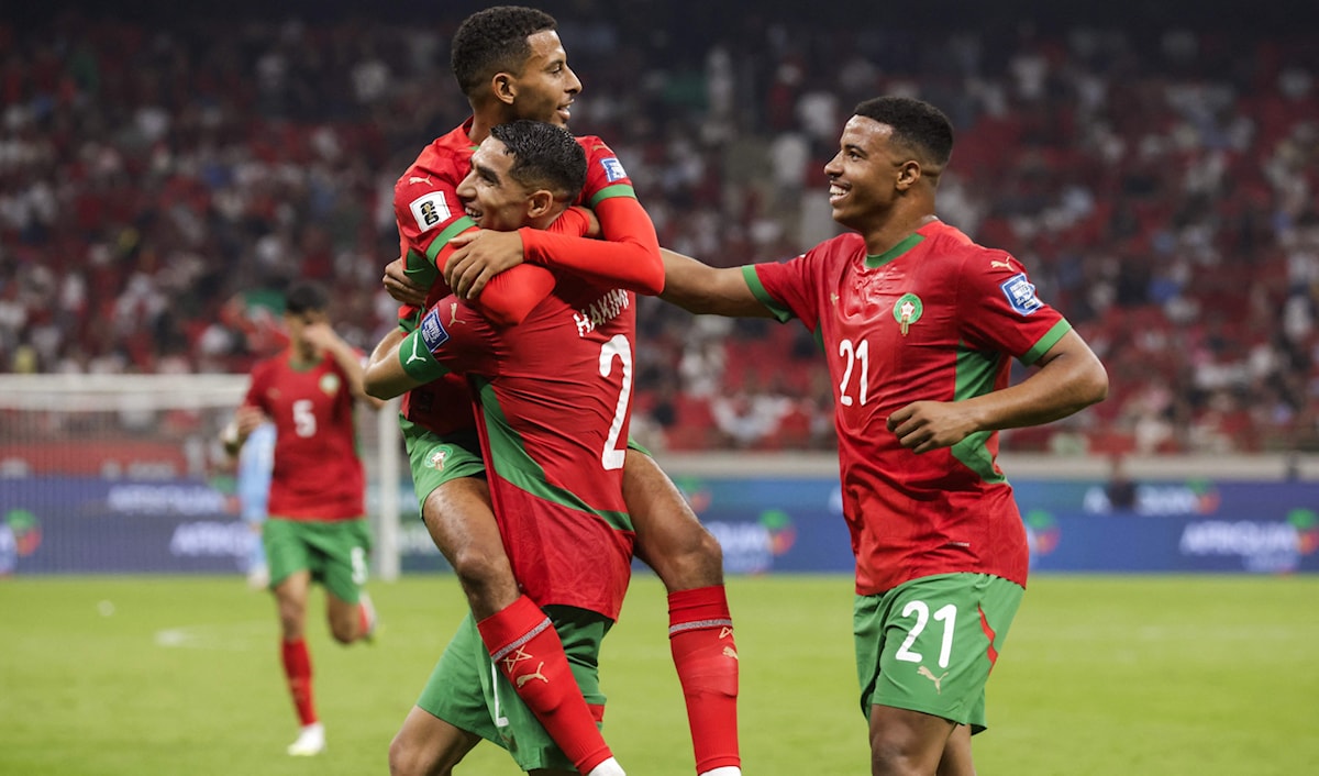 واصل المنتخب المغربي سلسلة انتصاراته محقّقاً الفوز السابع توالياً على حساب مضيفه الزامبي (أ ف ب)