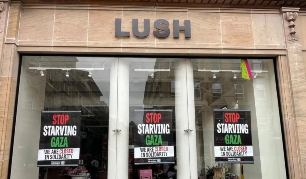 أغلقت Lush جميع متاجرها ومصانعها وموقعها الإلكتروني في المملكة المتحدة