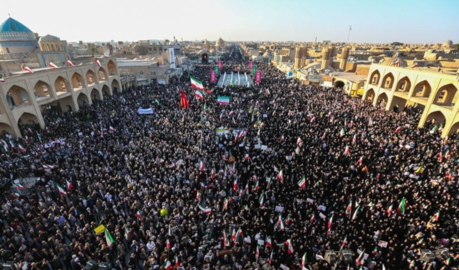 دعا «الحرس الثوري»، الإيرانيين إلى التظاهر في جميع أنحاء البلاد، لتوجيه «ضربة قوية» إلى واشنطن وتل أبيب (من الويب)