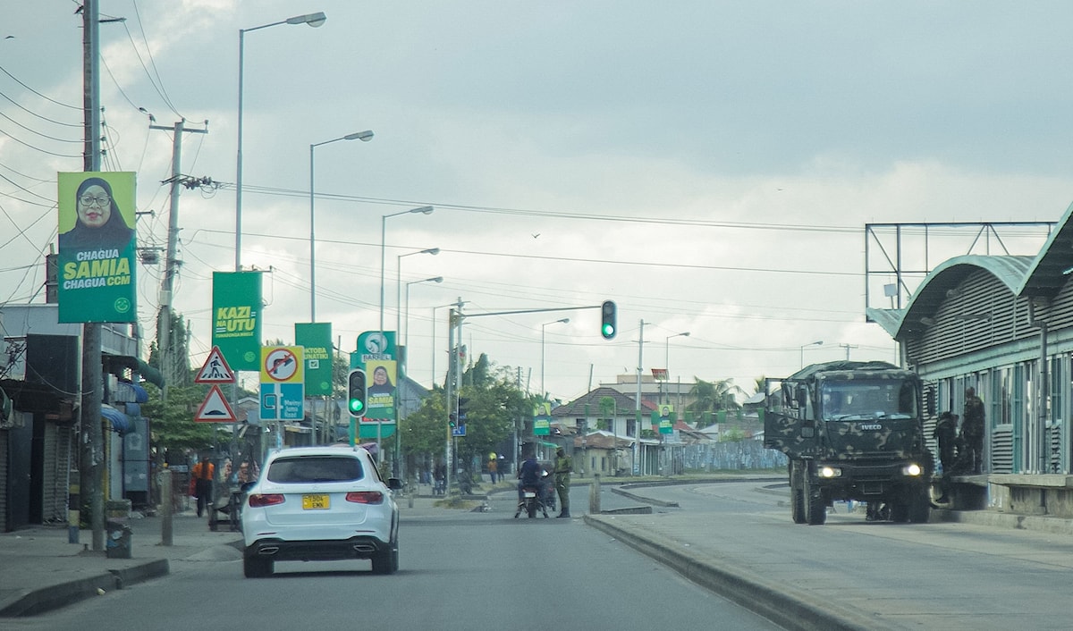 قُتل أكثر من ألفي شخص بحسب المعارضة بينهم متظاهرون مناهضون للحكومة (أ ف ب)