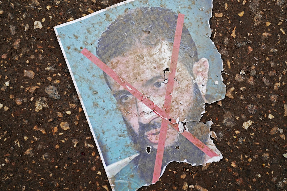 هتف المحتجون «إرحل إرحل جولاني» أحرقوا صوراً له ولوزير الخارجية التركي (أ ف ب)