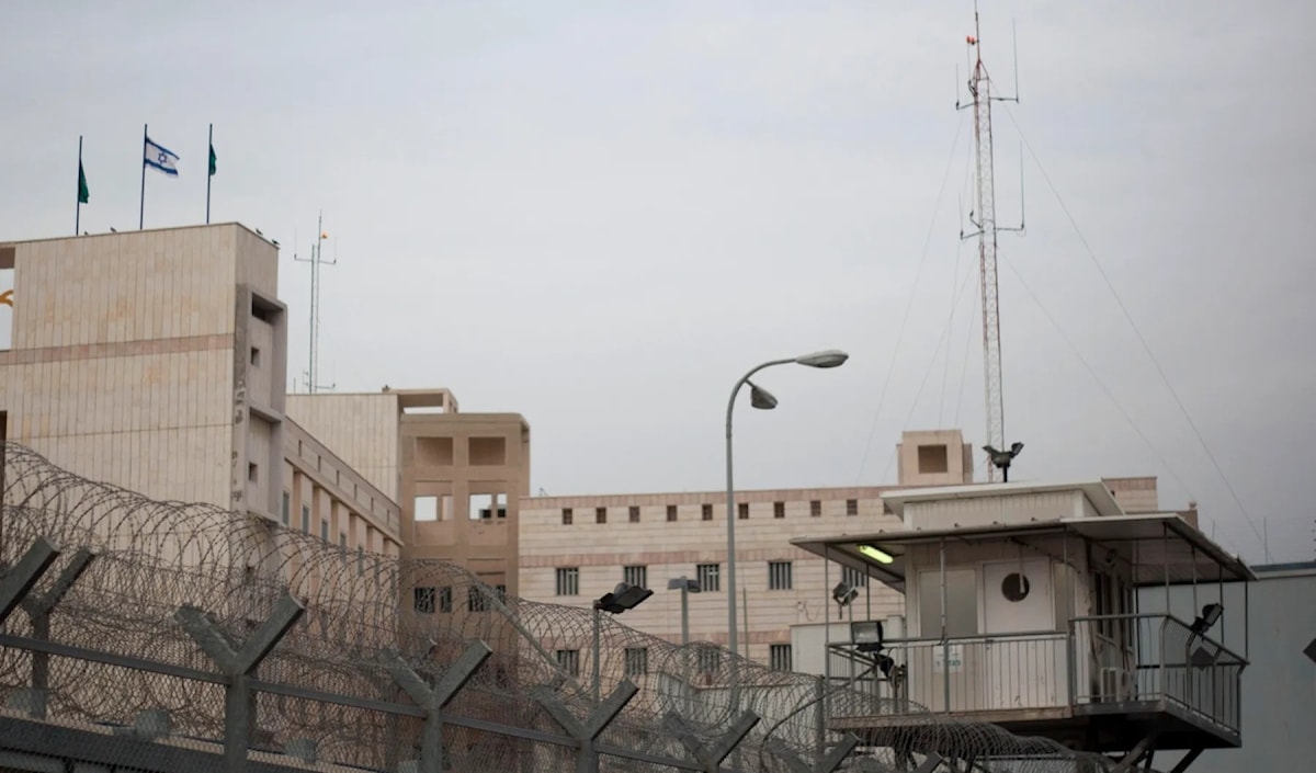 «قرار الاحتلال تجديد حالة الطوارئ في السجون يشكّل غطاءً رسمياً لاستمرار الجرائم الممنهجة» (من الويب)