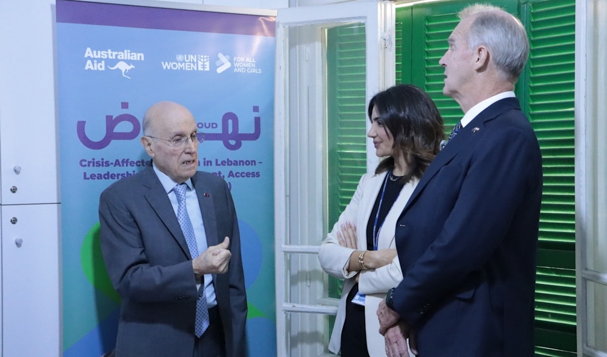 السفير الأسترالي في لبنان أندرو بارنز يزور مركز «عامل» في عين الرمانة (من الويب)