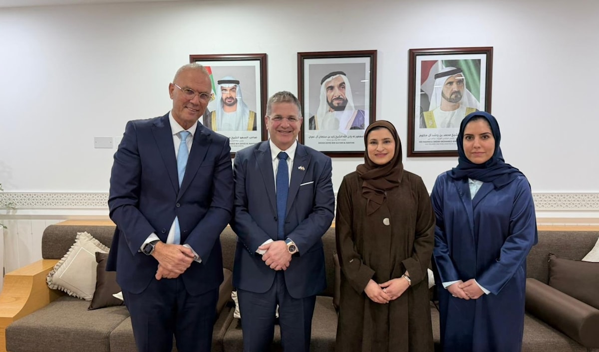 اجتماع وزيرة التربية والتعليم الإماراتية سارة الأميري ونظيرها الإسرائيلي يوآف كيش (من الويب)