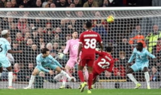بيرنلي يفرض التعادل على ليفربول
