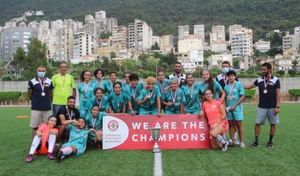 فريق اليفين فوتبول برو مع آخر كأس للبنان للسيدات (طلال سلمان)