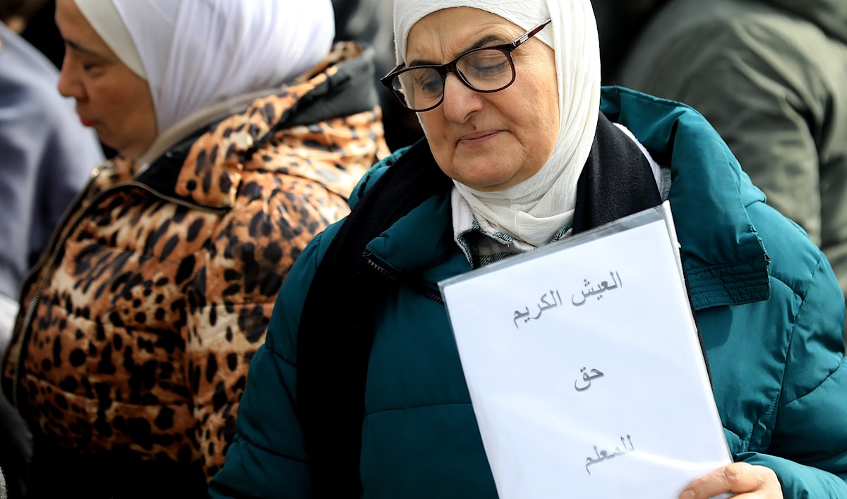 اعتصام للأساتذة أمام وزارة التربية رفضاً لاقتراح مجلس الخدمة المدنية (هيثم الموسوي)
