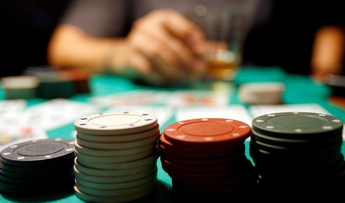 القصر «يقيل» خوري ويعيّن غسطين مديراً للكازينو