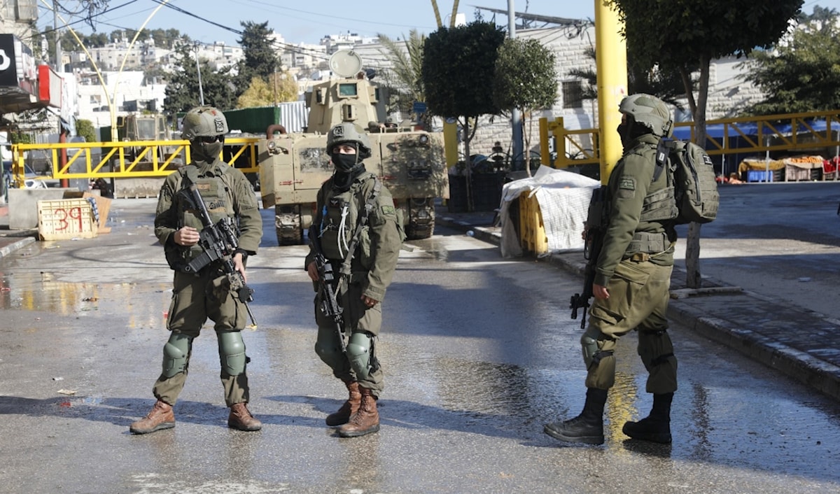 فرضت قوات الاحتلال حظر تجوّل شامل في الخليل (من الويب)