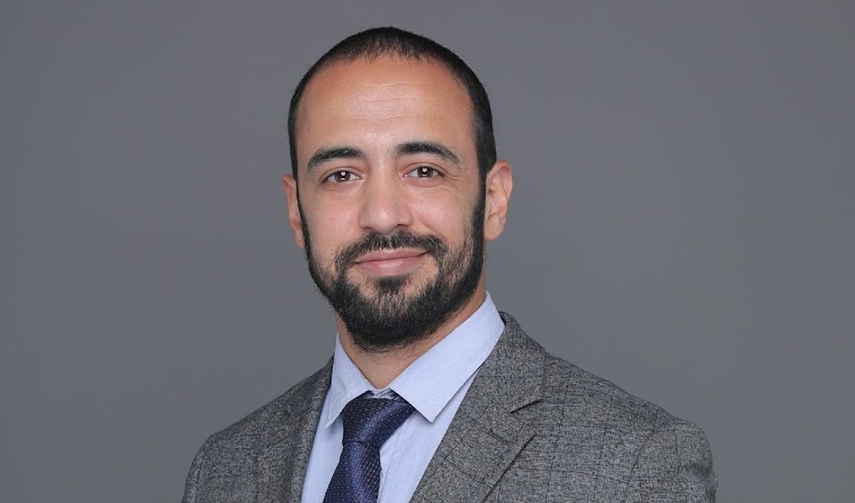 أدهم السيّد: «أفيون وحرير»