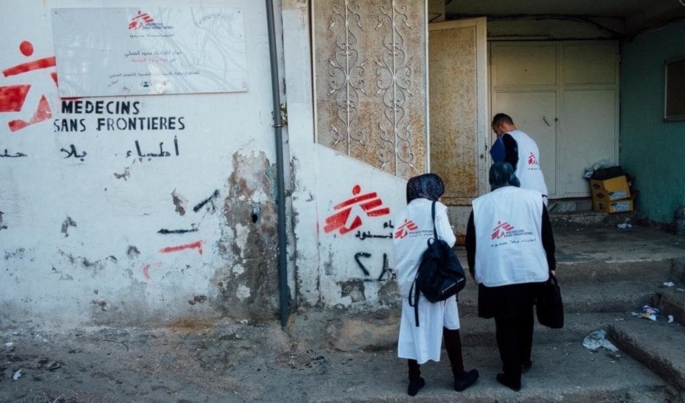 ما وراء العمل الطبي: عقدٌ من التضامن