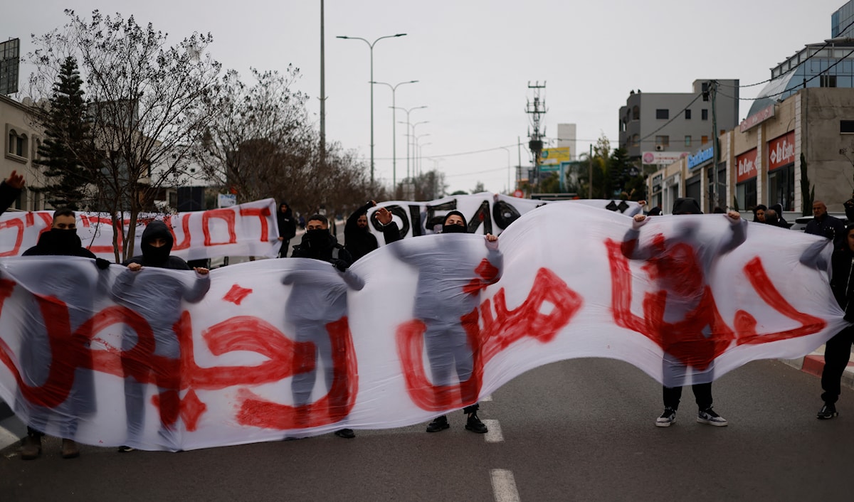 انسحب الإضراب العام على عشرات البلدات العربية في الجليل والمثلث والنقب (أ ف ب)