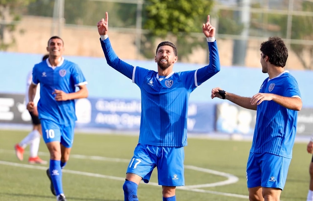فرحة لاعب المبرة محمود سبليني بهدفه في مرمى شباب الساحل (طلال سلمان)