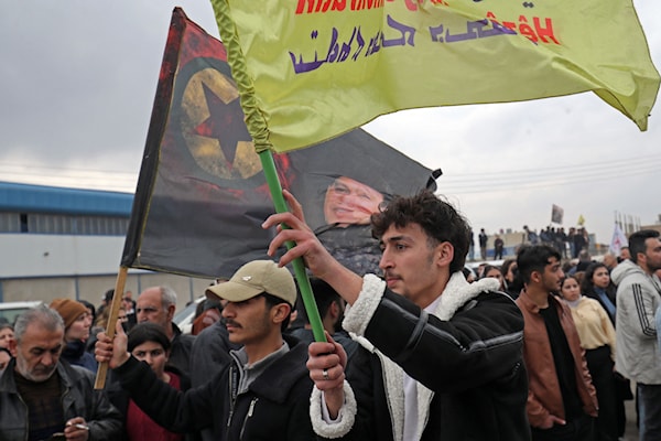 أعلنت السلطات الانتقالية فتح ممرَّين إنسانيين نحو الحسكة وعين عرب (أ ف ب)