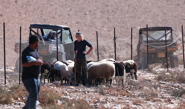 حوصرت المدن الفلسطينية وتحوّلت إلى جزر معزولة، عاجزة عن تشكيل وحدة جغرافية متماسكة (أ ف ب)